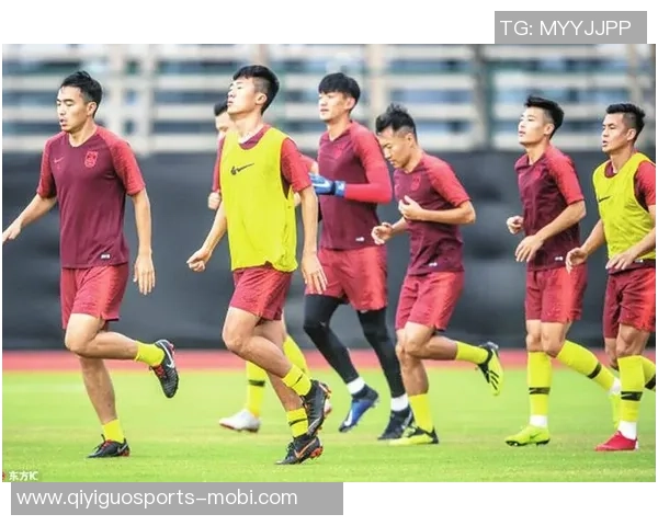 国足备战热身赛国脚们面临高强度训练挑战 国足备战热身赛国脚们面临高强度训练挑战